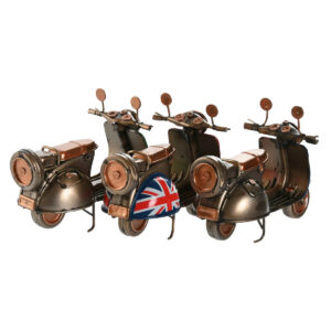 Modellino Vespa in Metallo Vintage con Bandiere Italia, Francia e UK - Image 3